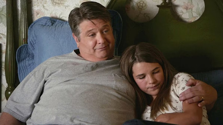 Young Sheldon, George -Old and Misses relax