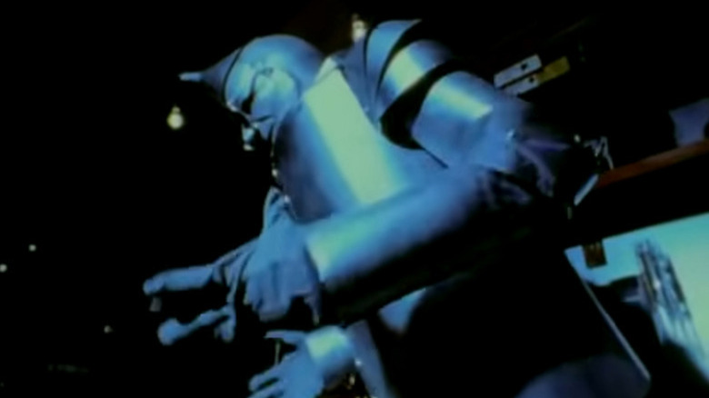 4-Q-2 హార్డ్‌వేర్ వార్స్‌లో చికాకు