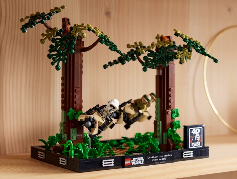 LEGO Star Wars Return of the Jedi Speeder Bike Chase Diorama
