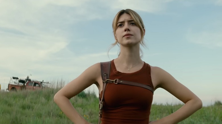 Kate (Daisy Edgar-Jones) se encuentra en un campo en Twisters