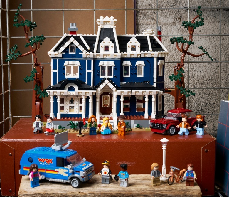 LEGO Stranger Things Creel House display