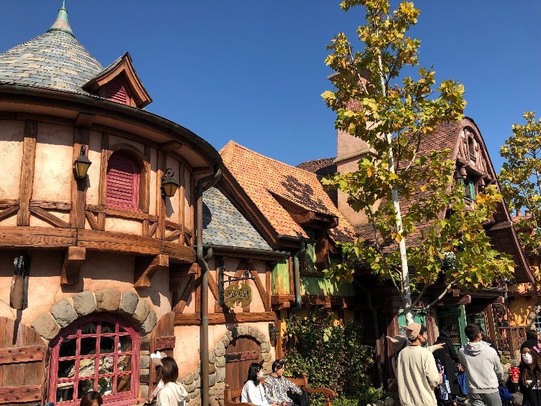 Tokyo Disneyland New Fantasyland Village Shoppes