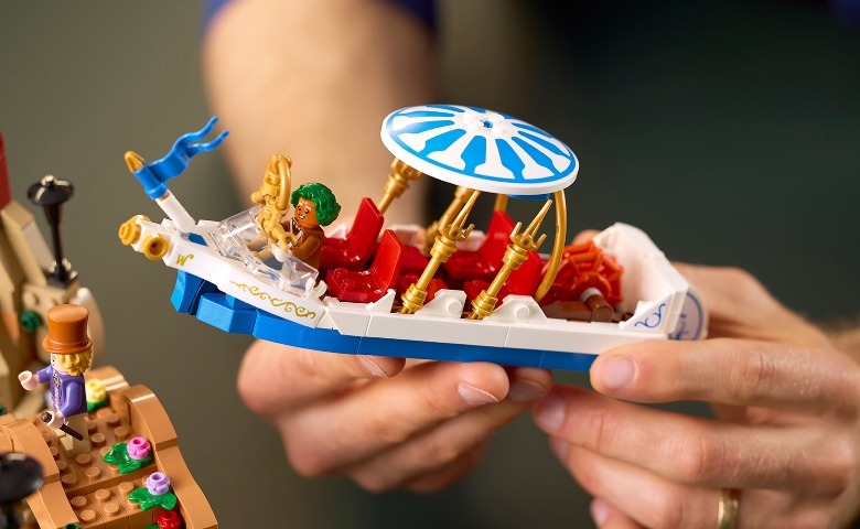 Willy Wonka and the Chocolate Factory LEGO Set boat