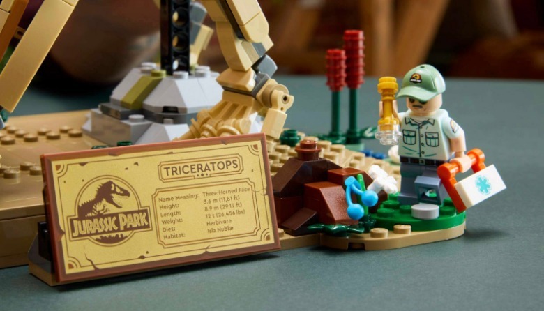 Jurassic World LEGO Dinosaur Fossil Triceratops minifigure
