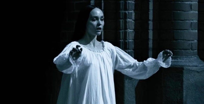 Ellen Hutter sonâmbula à noite em Nosferatu (2024)