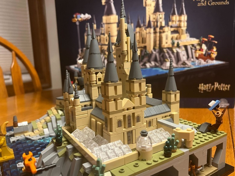 LEGO Harry Potter Hogwarts Castle and Grounds