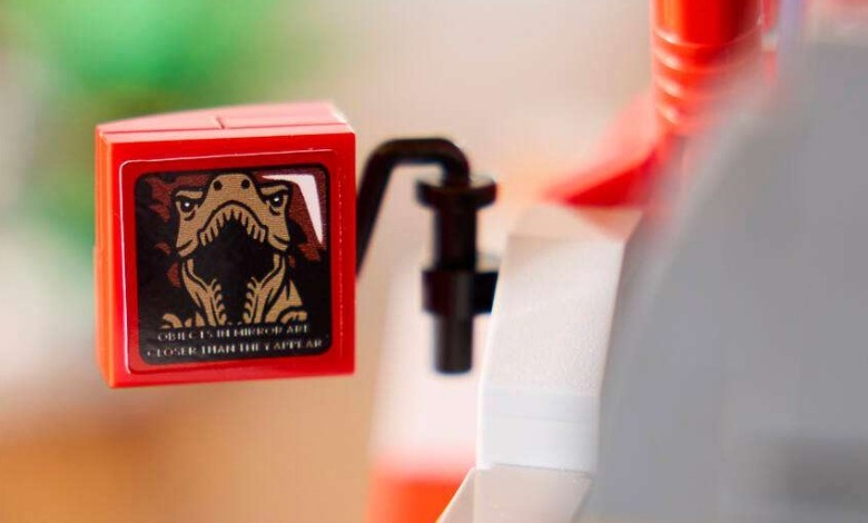LEGO Jurassic Park Jeep Wrangler mirror shot