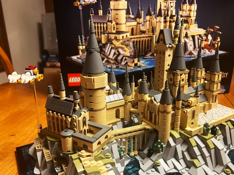 LEGO Harry Potter Hogwarts Castle and Grounds
