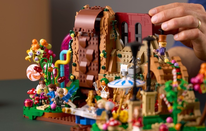 Willy Wonka and the Chocolate Factory LEGO Set