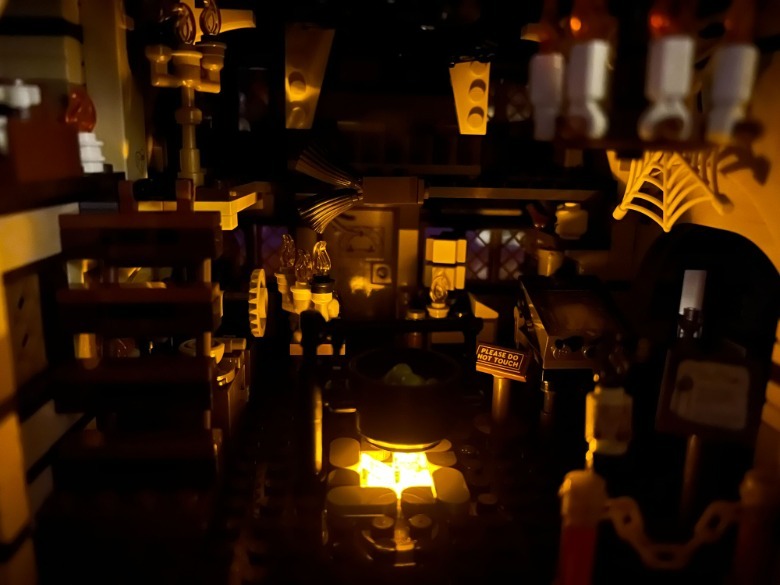 LEGO Hocus Pocus Sanderson Sisters Cottage