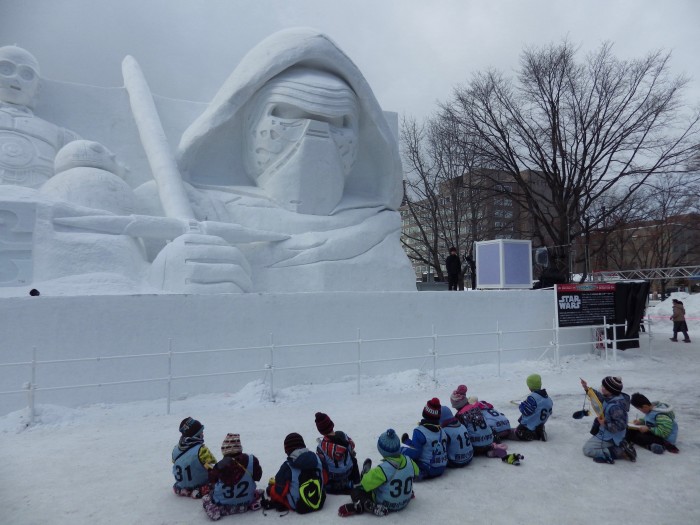 002_Kylo_Ren_Snow_Sculpture_3x4