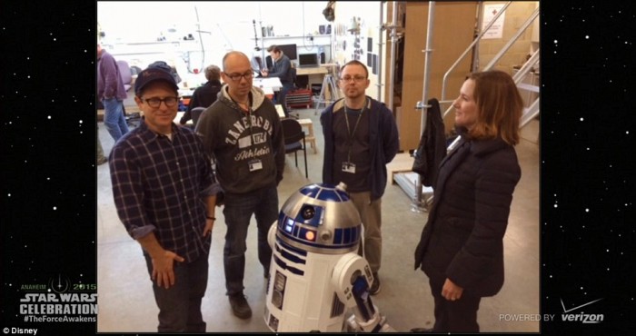 Steeples, co-worker Lee Towersey and R2D2 are seen visiting with Abrams and producer and LucasFilm President Kathleen Kennedy Read more: http://www.dailymail.co.uk/tvshowbiz/article-3042280/JJ-Abrahams-greets-super-fans-ahead-release-Star-Wars-Episode-VII-Force-Awakens-second-trailer-featuring-Harrison-Ford-Carrie-Fisher.html#ixzz3jwdLiQ7y Follow us: @MailOnline on Twitter | DailyMail on Facebook