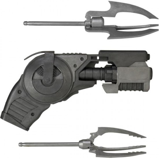 Arkham-Origins-Prop-Replica-Grapnel-Gun-and-Accessories
