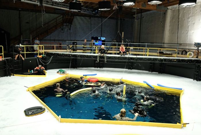 Avatar 2 set photos - James Cameron above a pool