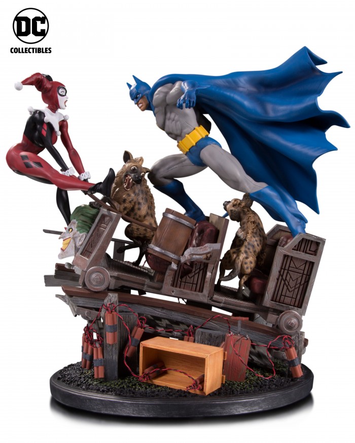 Batman vs Harley Quinn Battle Statue
