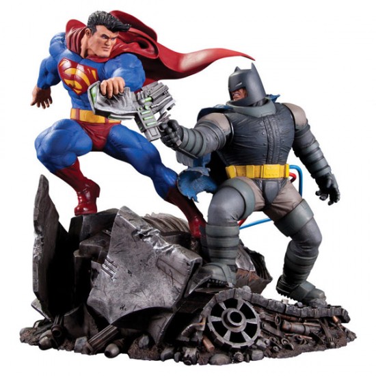 Classic-Confrontations-Superman-vs-Batman-Statue