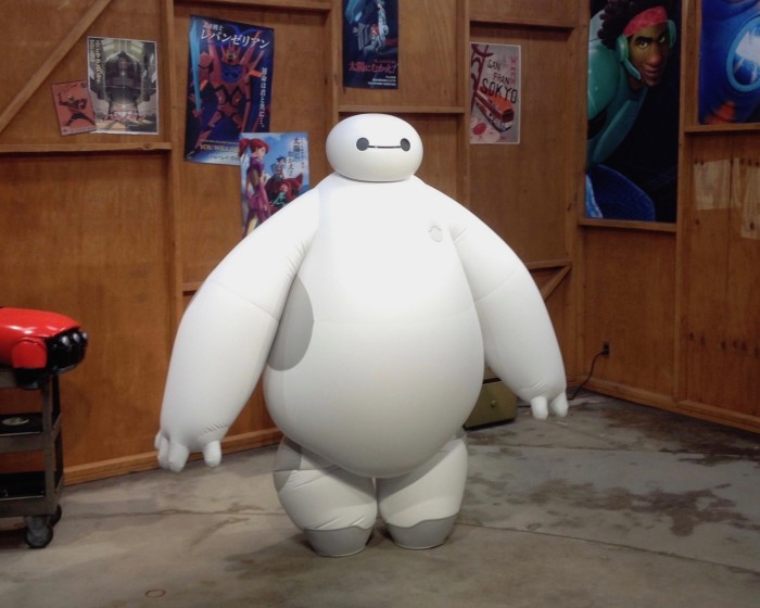 Epcot-Baymax-Greeting-by-Joshua-Meyer