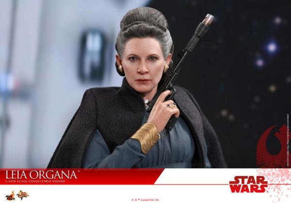General-Leia-Hot-Toys-3