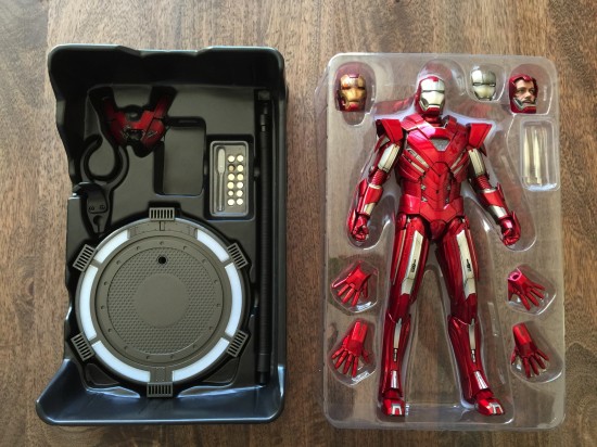 Hot Toys Iron Man Mark 33 Silver Centurion Sixth Scale Figure