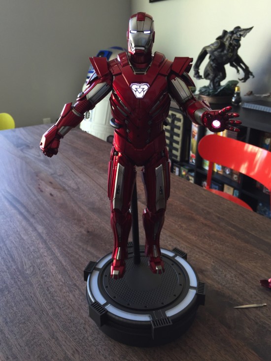 Hot Toys Iron Man Mark 33 Silver Centurion Sixth Scale Figure