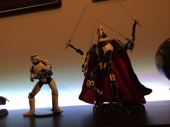 Sideshow Star Wars General Grievous Sixth Scale Figure next to Clone Trooper