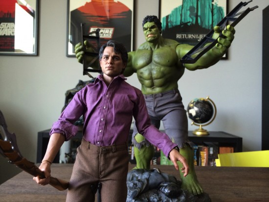 Sideshow/Hot Toys Bruce Banner and Hulk Sixth Scale Figure Set