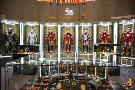 Iron Man 3 Hall of Armors Hot Toys