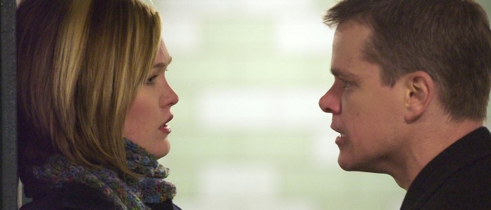 Julia Stiles and Matt Damon in The Bourne Supremacy