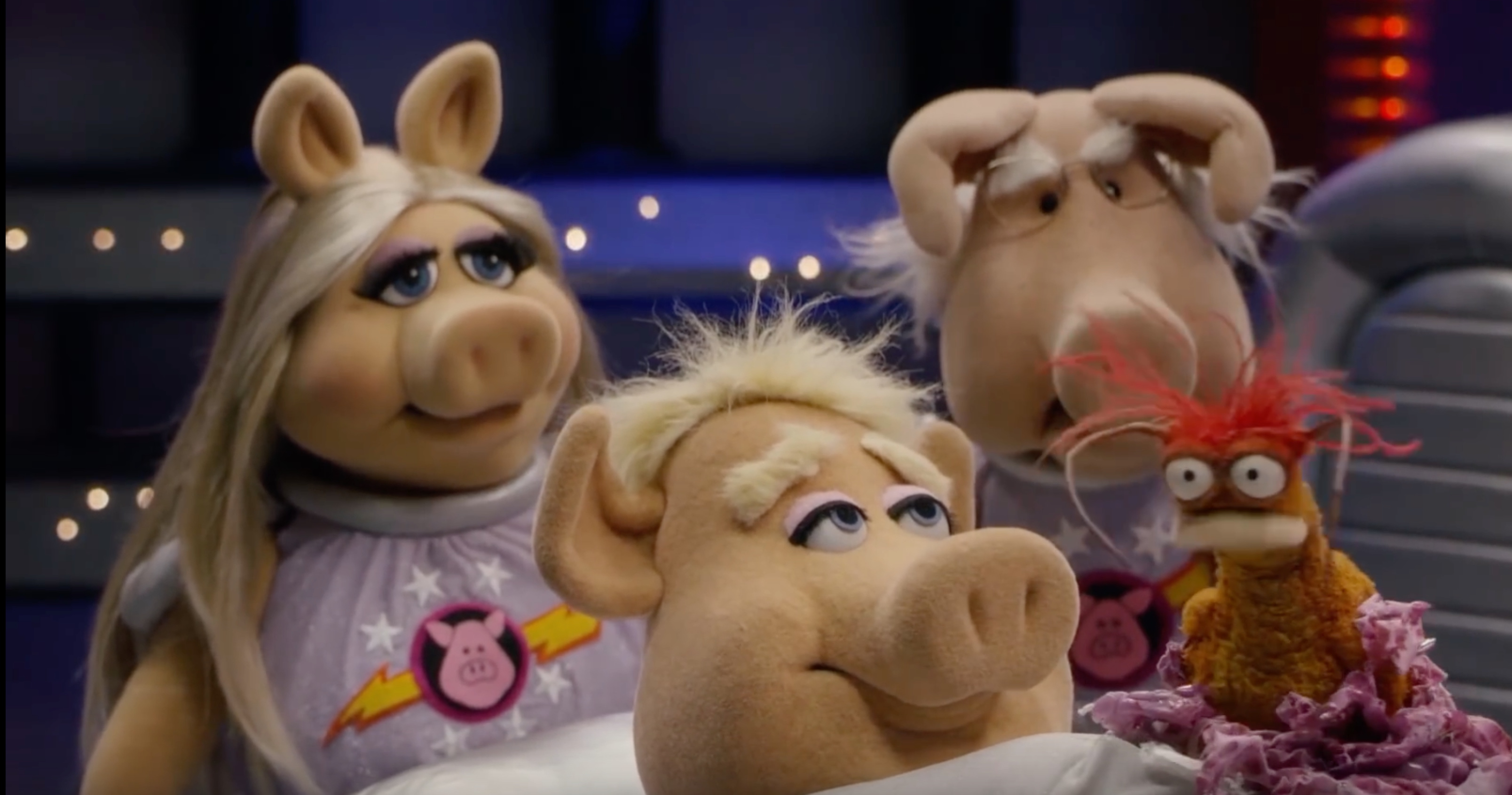 Pigs-In-Space-Alien-Look-Whos-Coming-To-Dinner.jpg