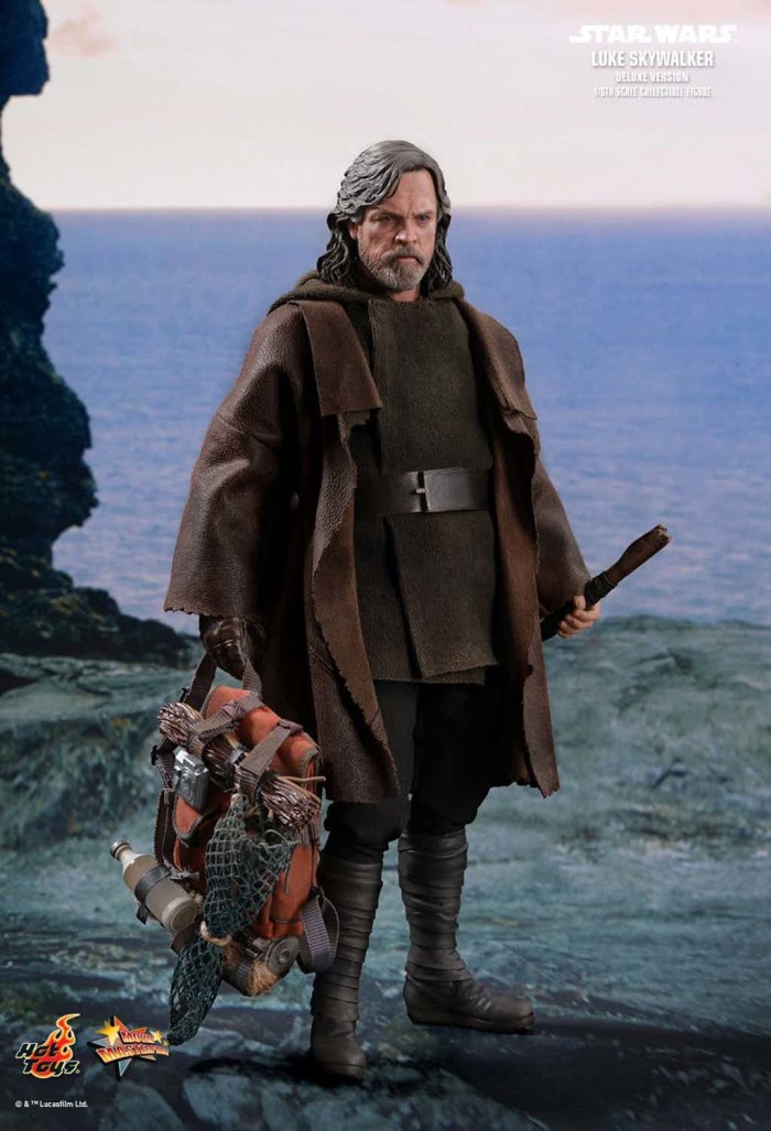 Star-Wars-The-Last-Jedi-Luke-Skywalker-Mark-Hamill-Hot-Toys-figure-1