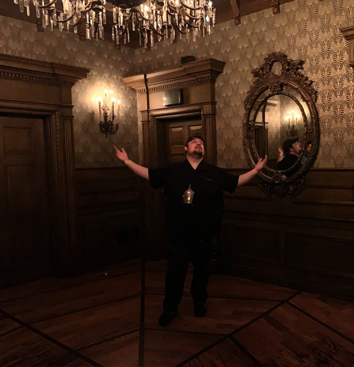 Vespe Haunted Mansion foyer