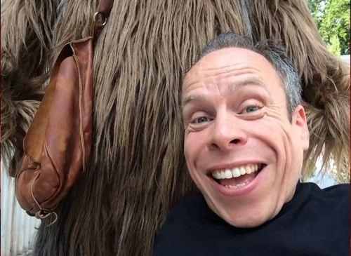 Warwick Davis Star Wars selfie 1