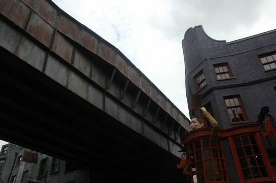 diagon alley train bridge