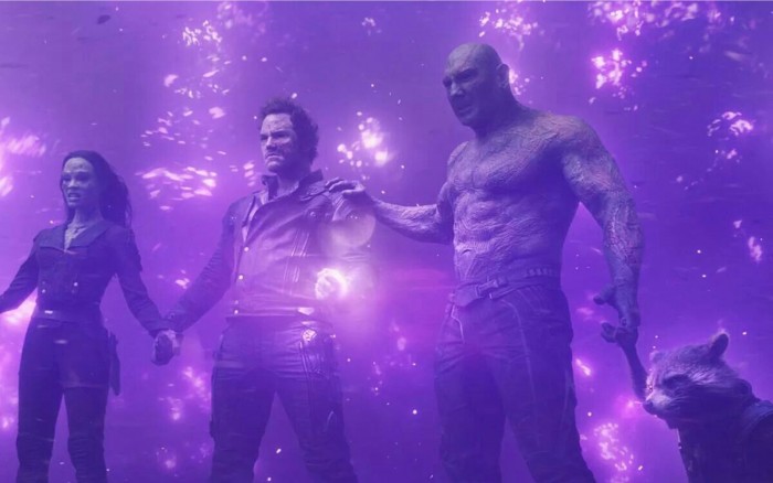 guardians of the galaxy peter quill holds the infinity stone