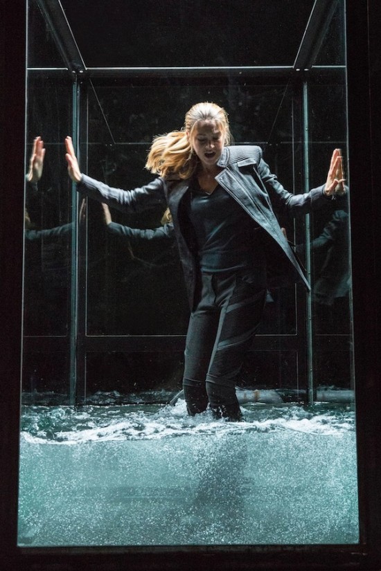 Shailene Woodley Is Trapped In A Glass Case Of Terror in Divergent 