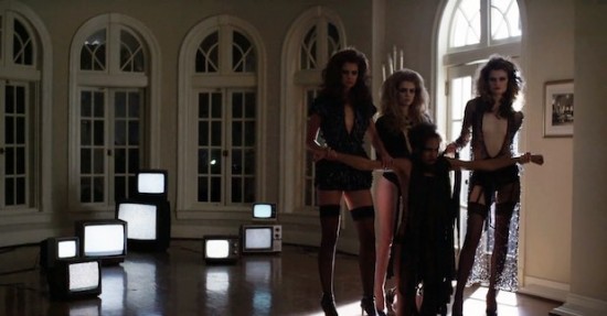  V/H/S: Viral 