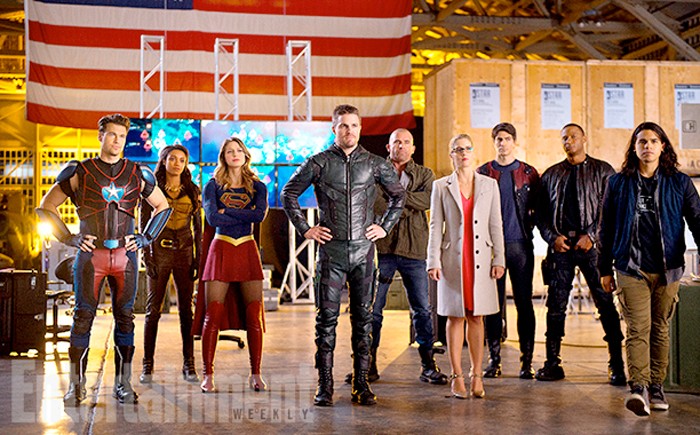 arrowverse-crossover-heroes-linedup