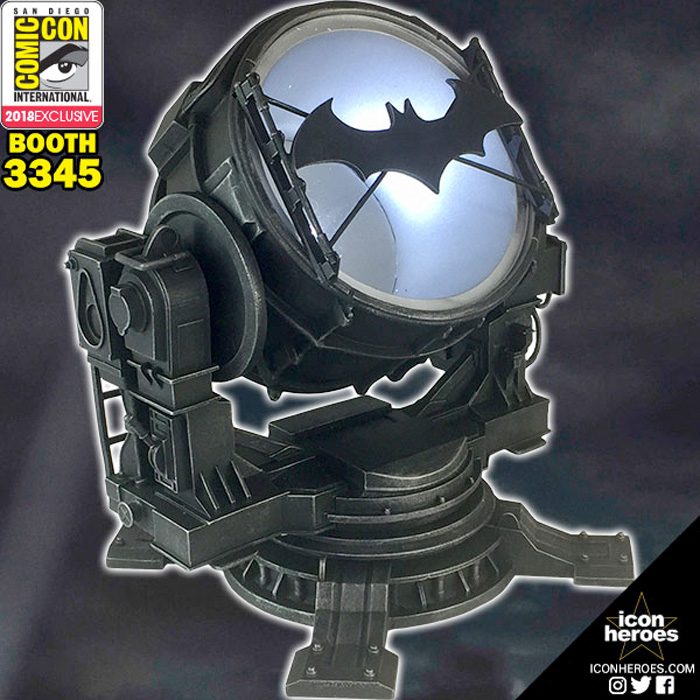 Batman - Bat Signal Statue