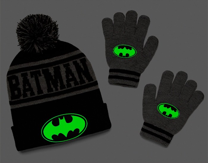 batman-glow-winterhatgloves