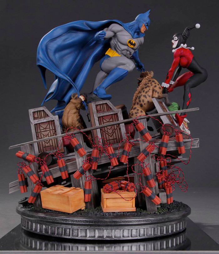 Batman vs Harley Quinn Statue