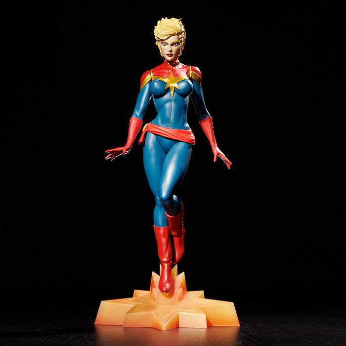 Captain Marvel Diamond Select Statue