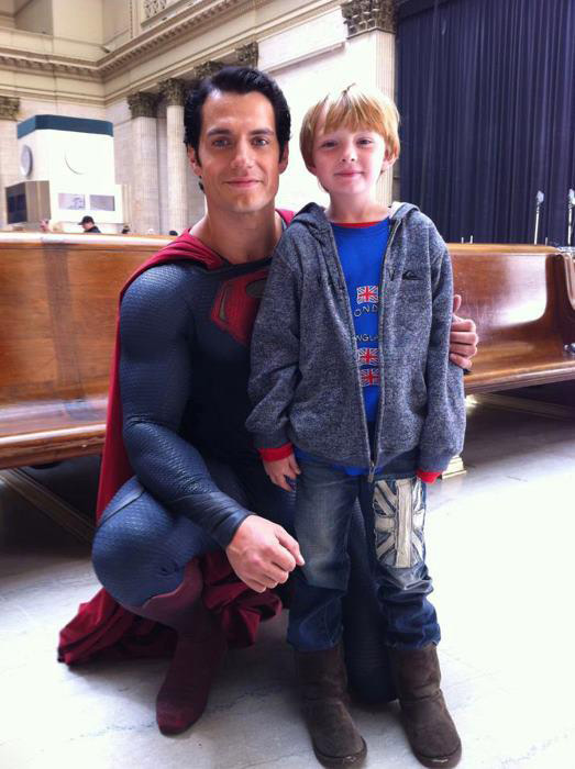 Henry Cavill behind the scenes as Superman : r/DC_Cinematic