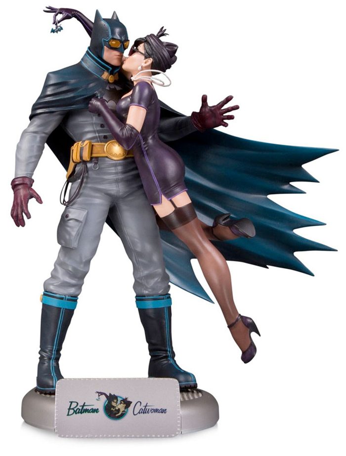 DC Bombshells Batman and Catwoman Statue