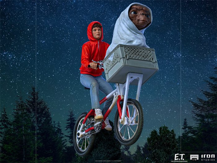 E.T. The Extra-Terrestrial Statue
