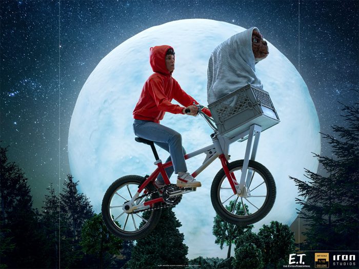 E.T. The Extra-Terrestrial Statue