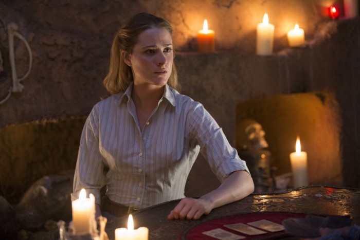 evan rachel wood cards in westworld episode 5