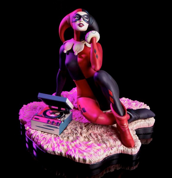 Mondo Harley Quinn Statue