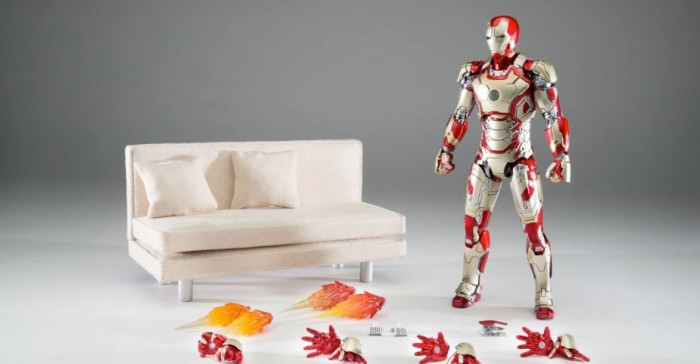 ironman3-comicave-couch-figure