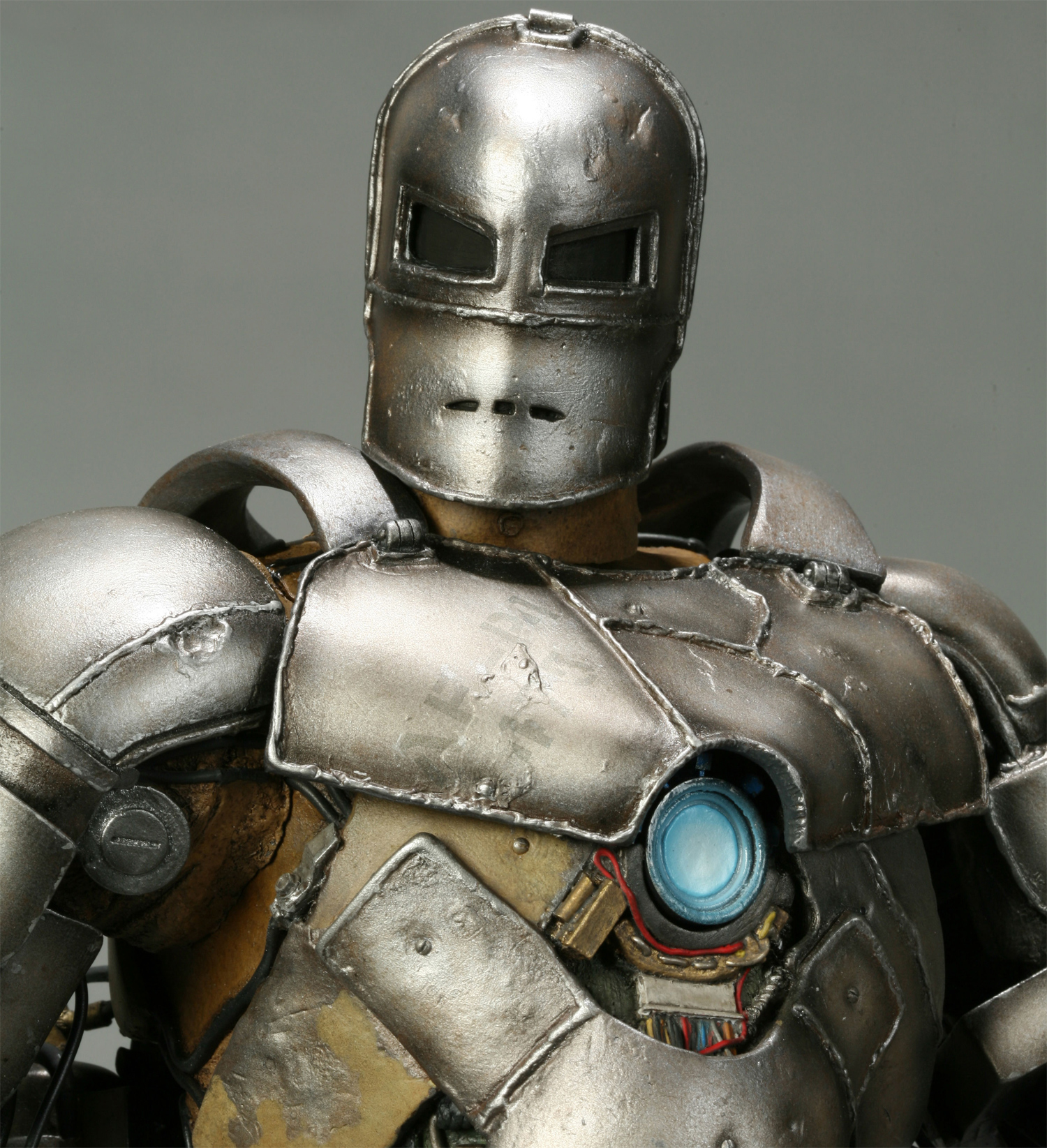 Железные картинки. Iron man Mark 1. Железный человек 2008 Марк 1. Марк 1 костюм. Железный человек говарльда Марк 1.