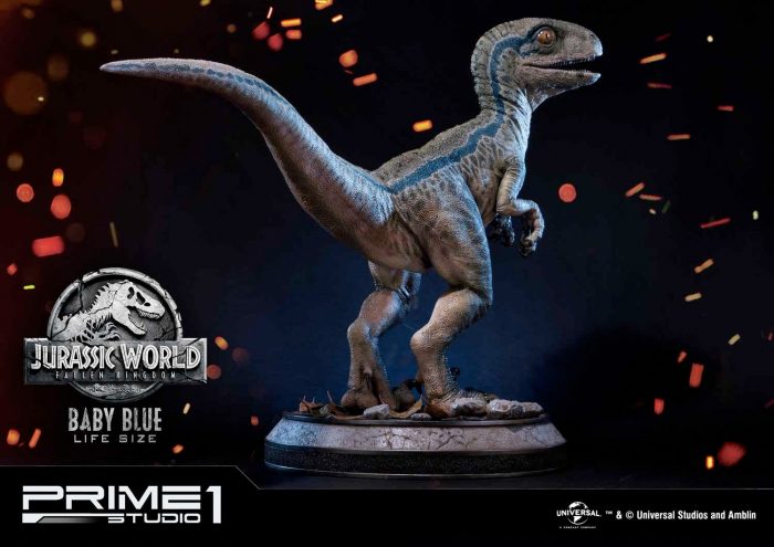 Jurassic World Fallen Kingdom - Life-Size Baby Blue Velociraptor
